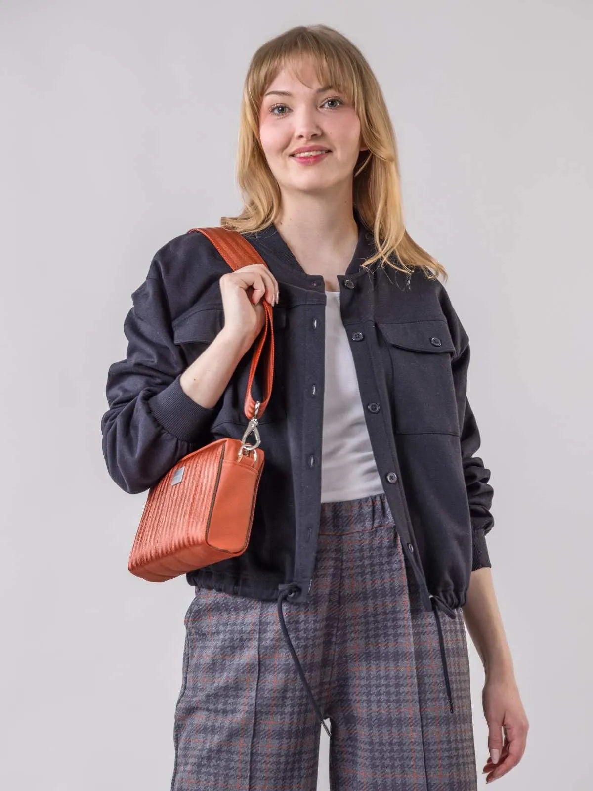 Globe Hope, Kaste laukku terracotta, asukuva.