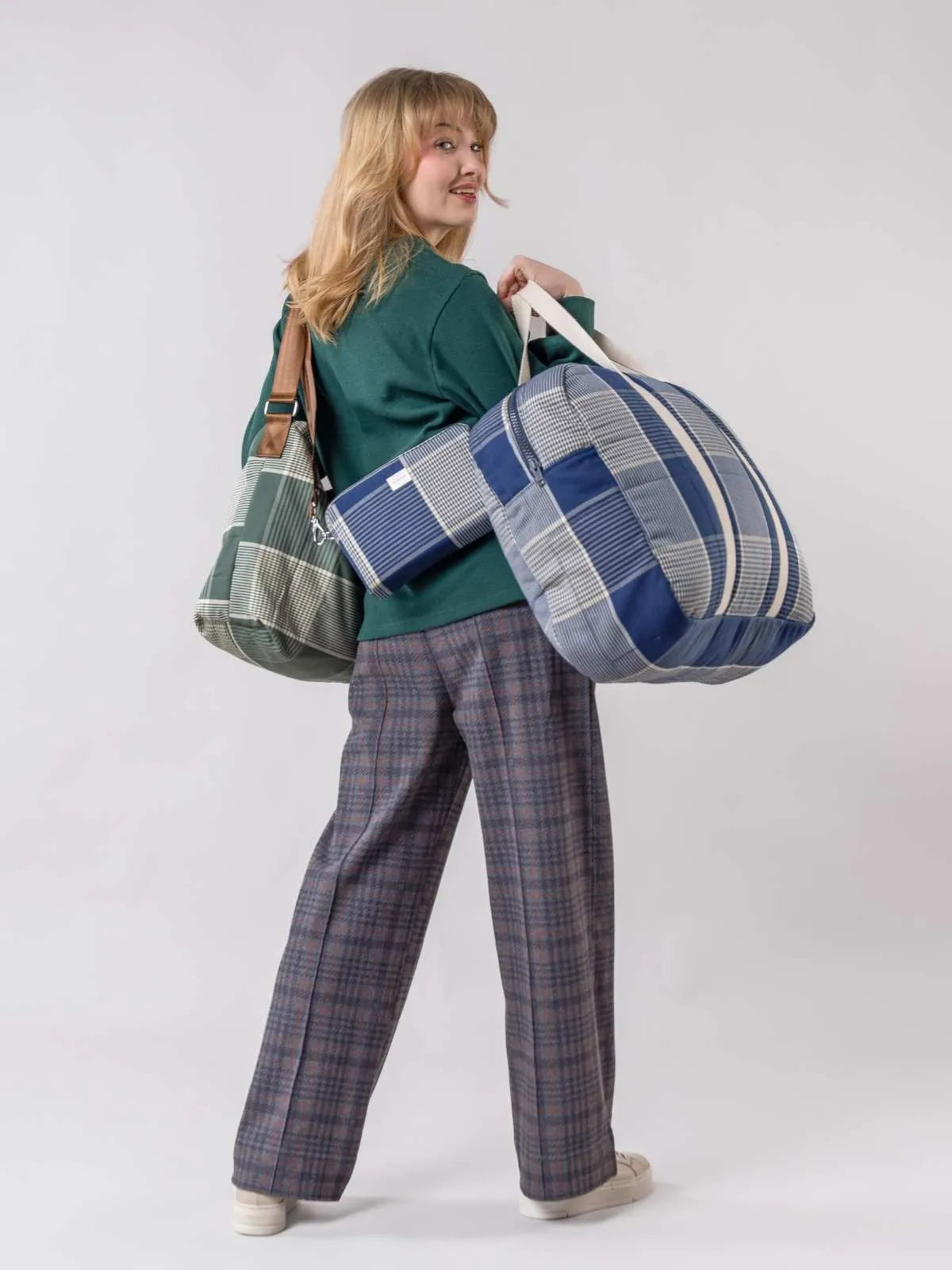 KUURA-olkalaukku – quilted blue