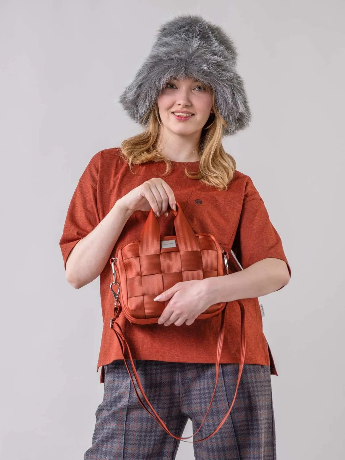 Globe Hope, Hilla laukku terracotta, asukuva.