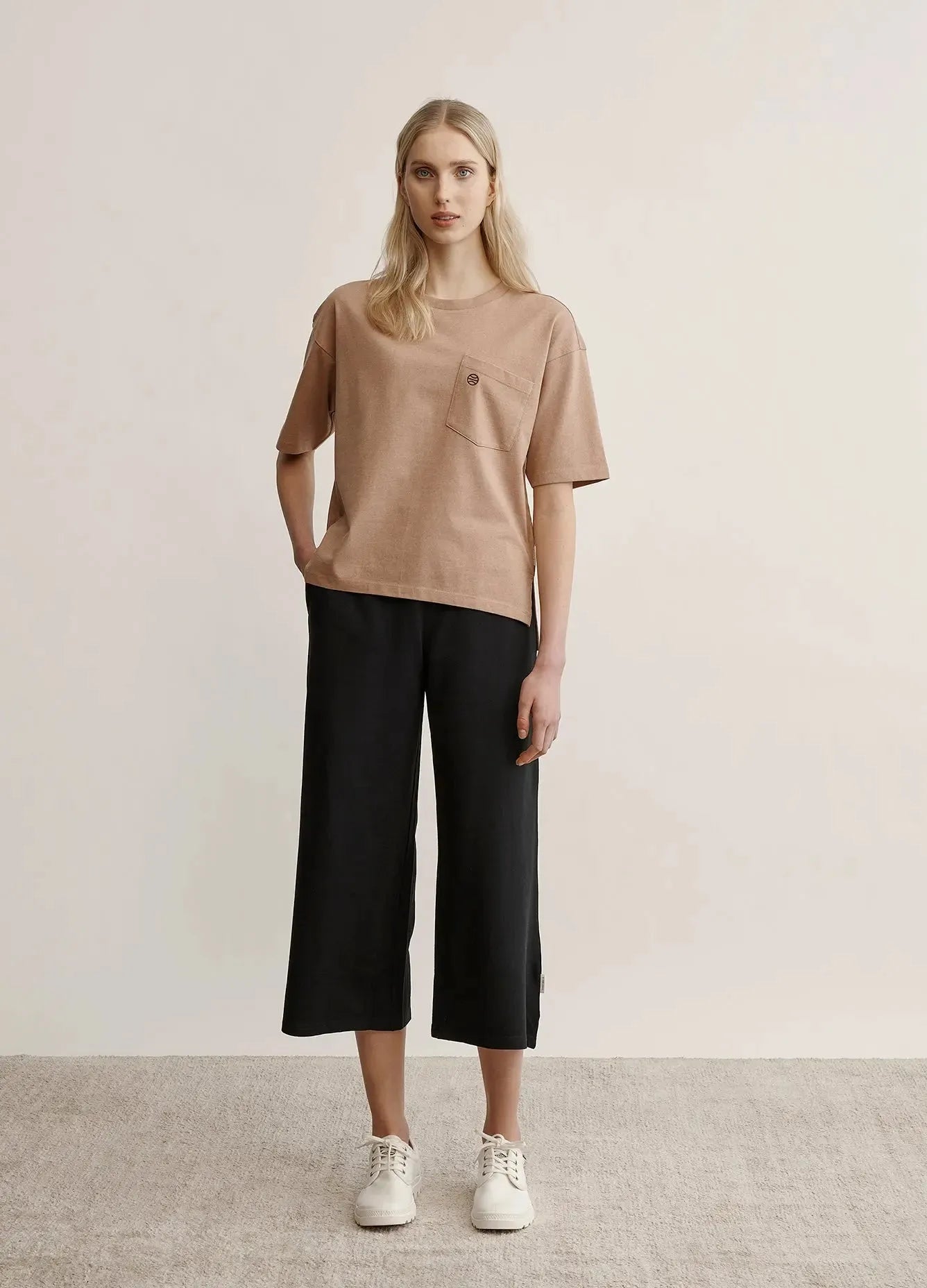 POHJATAR HOUSUT PAINATUKSELLA Globe Hope