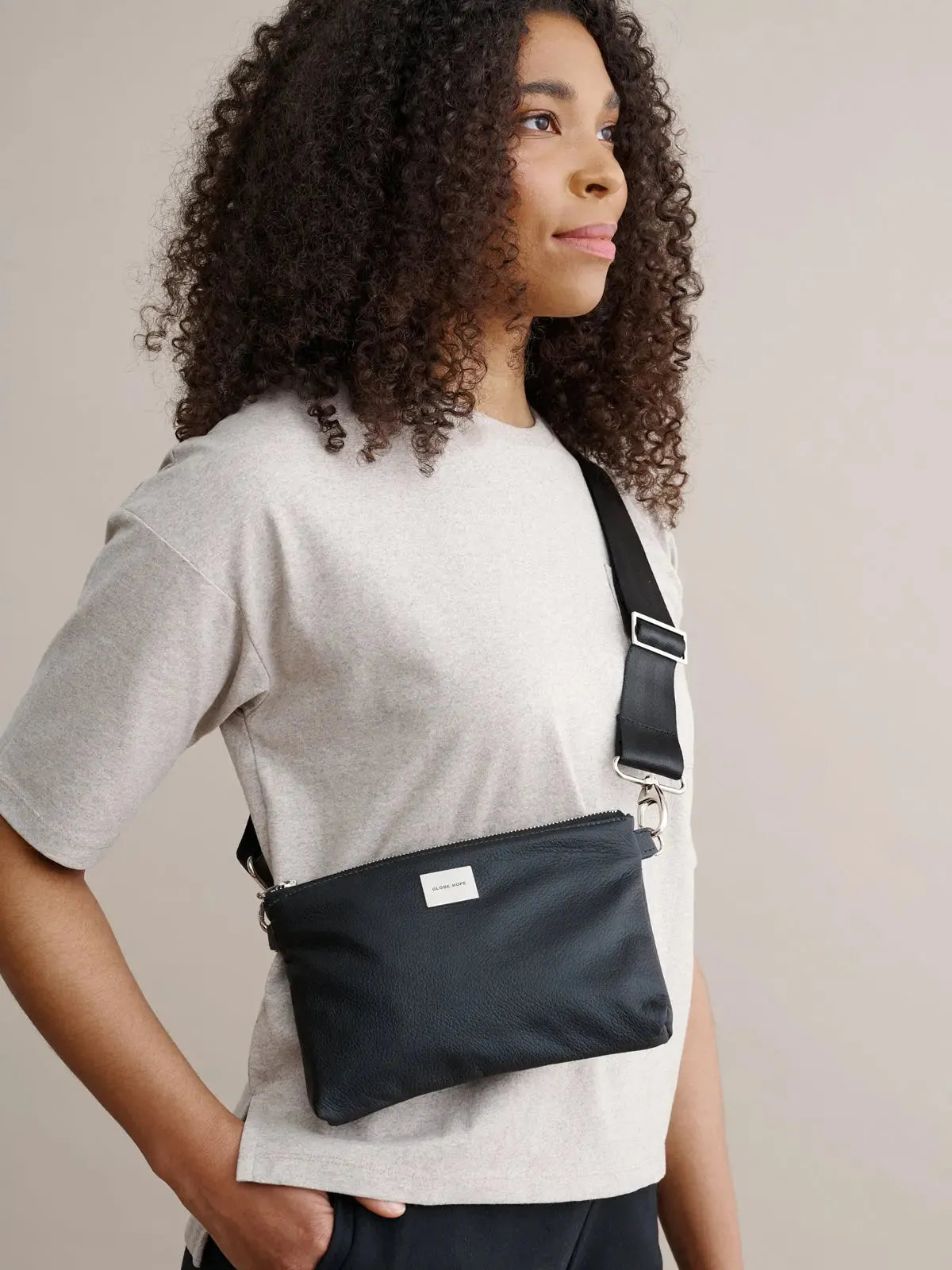 PILVI laukku, musta nahka Globe Hope