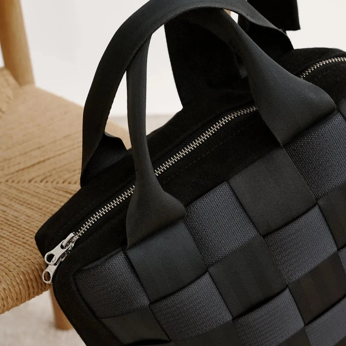 RIITE REPPU, MUSTA - Globe Hope