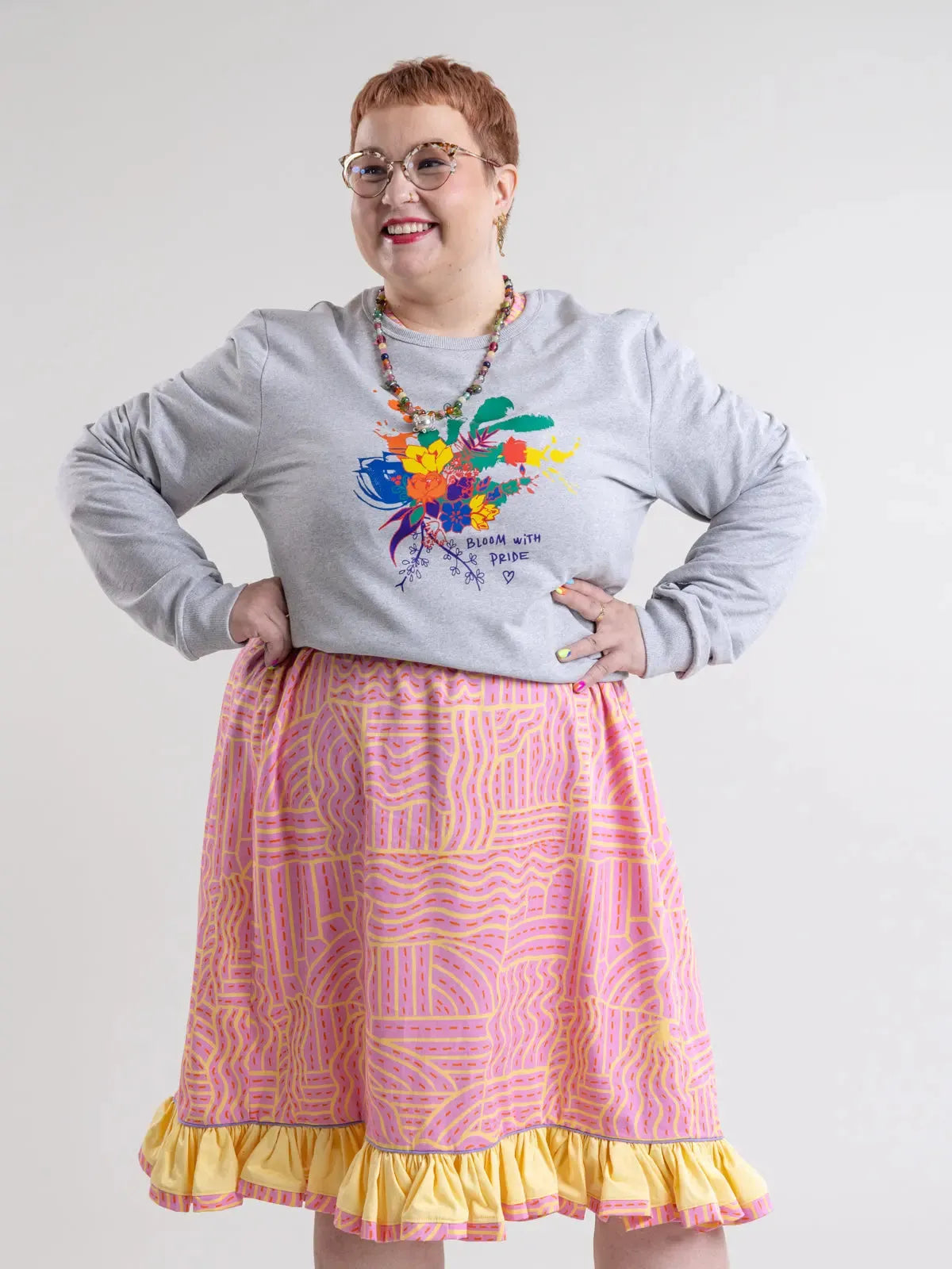 BLOOM WITH PRIDE, collegepaita Globe Hope