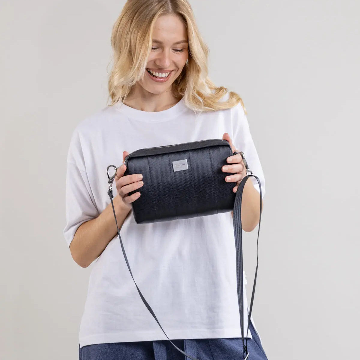 KASTE laukku, musta Globe Hope.