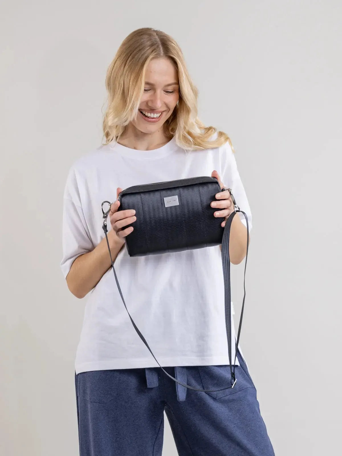 KASTE laukku, musta Globe Hope.