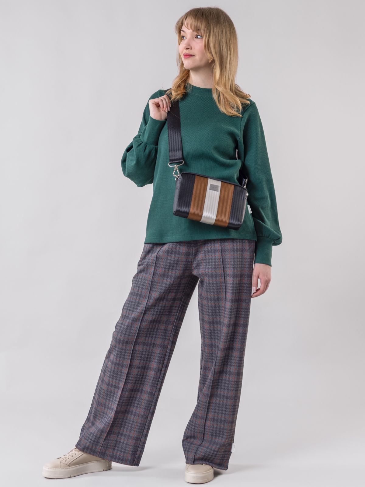 KASTE RAITA laukku, musta-ruskea-vaaleanharmaa