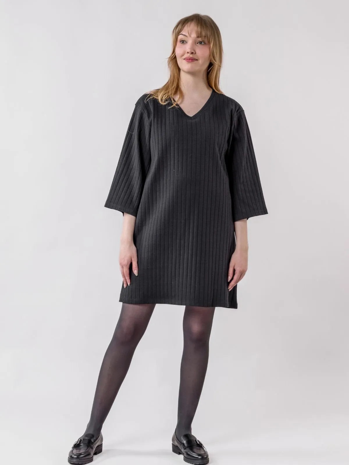 Globe Hope, Suvanto tunika musta, asukuva edestä.