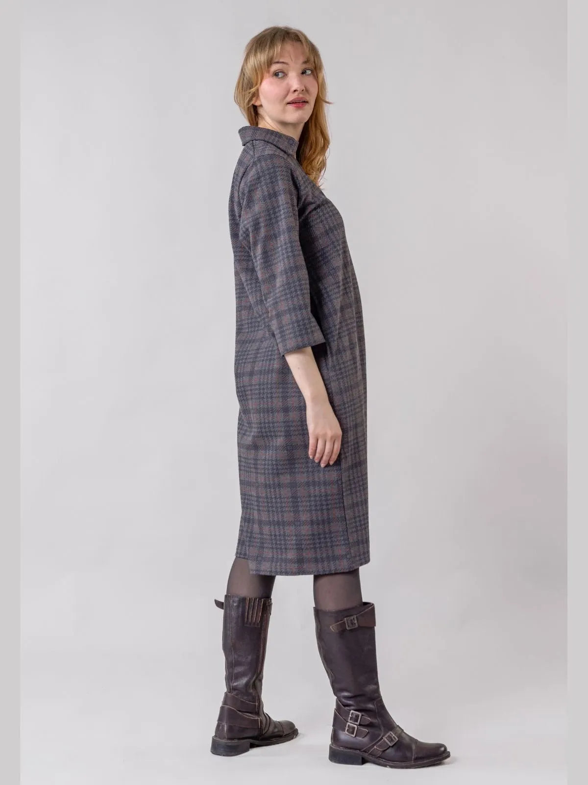 Globe Hope, Valkama mekko, harmaa ruudullinen, asukuva takaa.