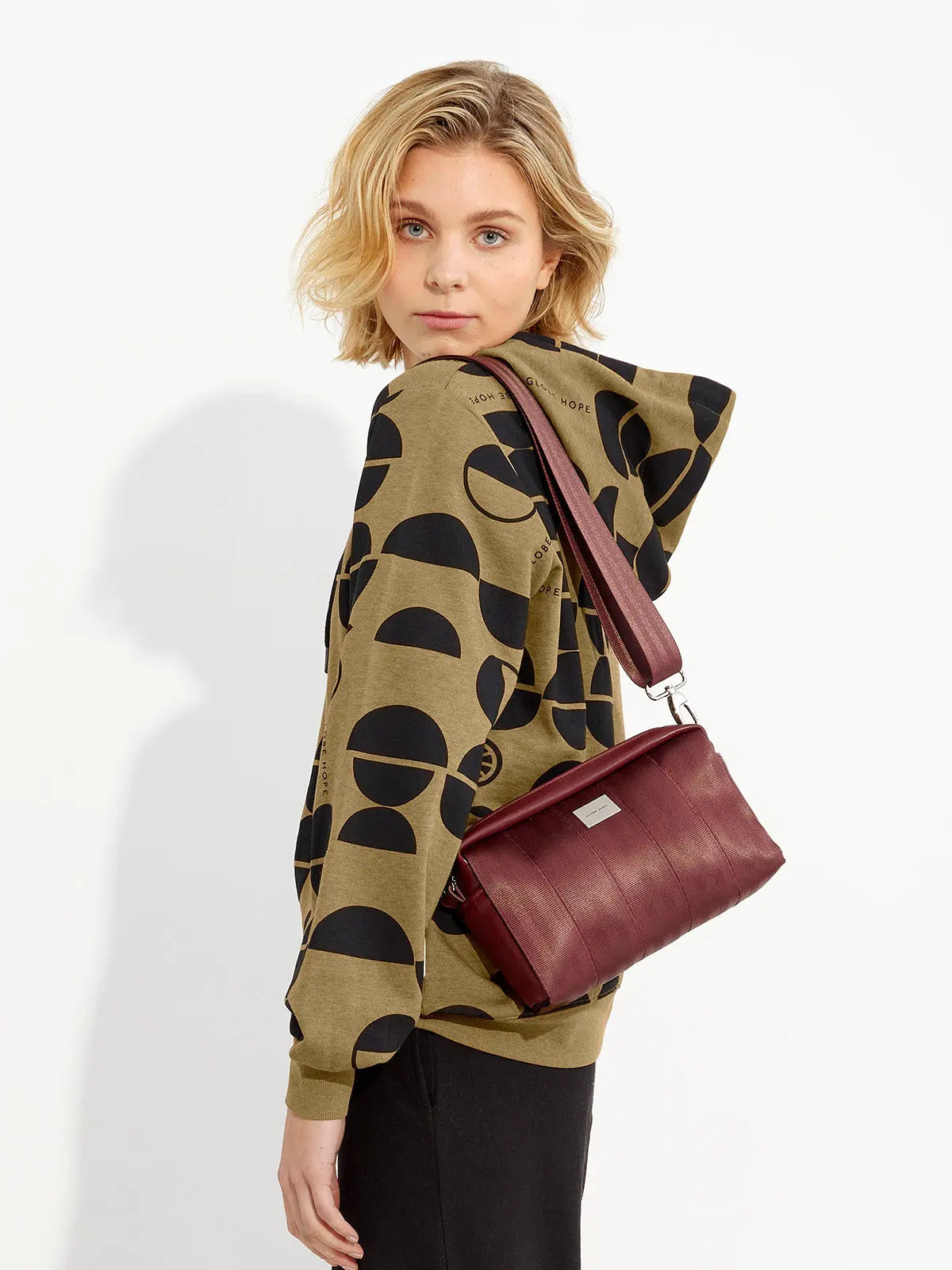 KASTE laukku, viininpunainen Globe Hope