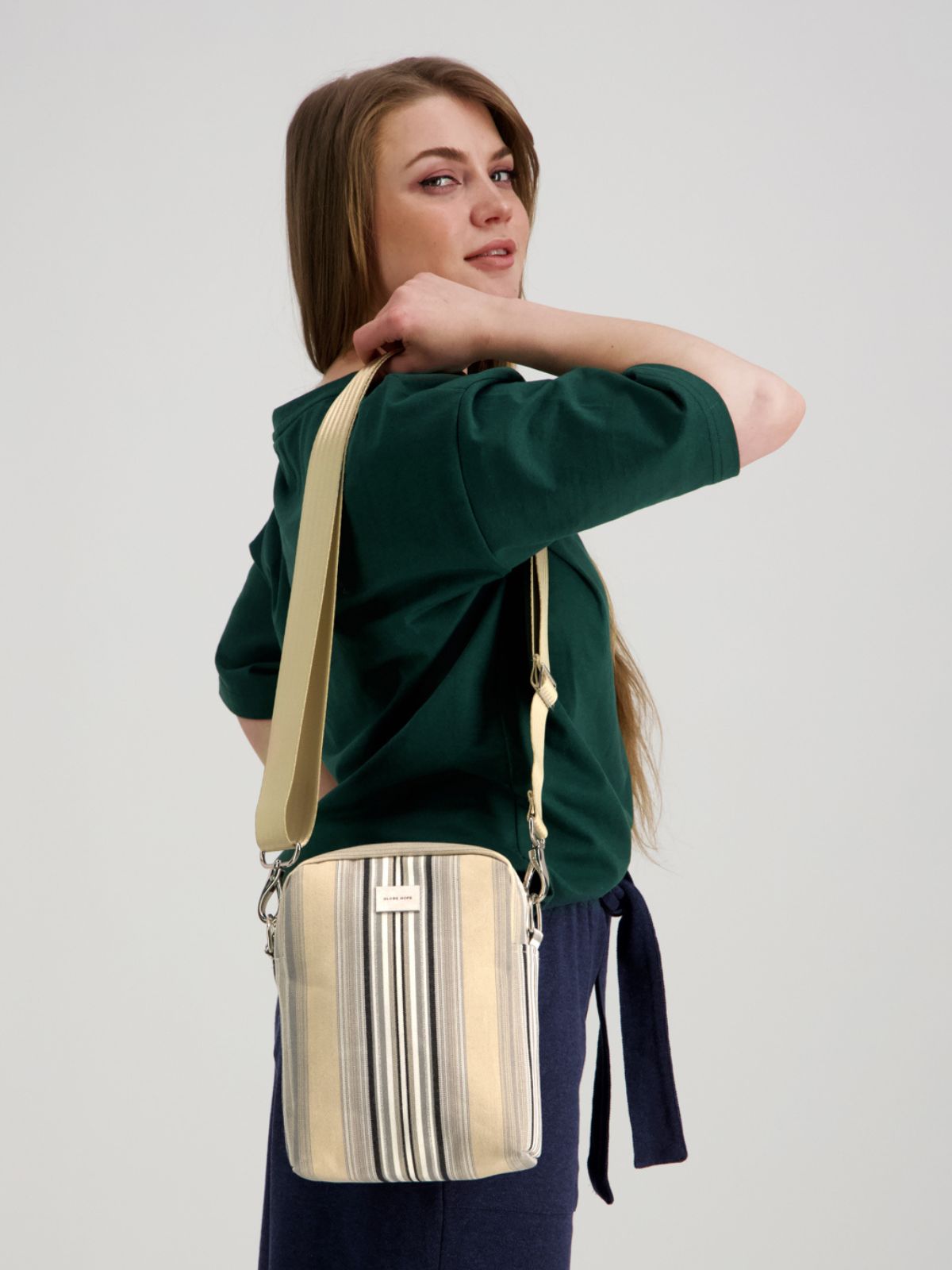 SOLEIL laukku, beigeraidallinen