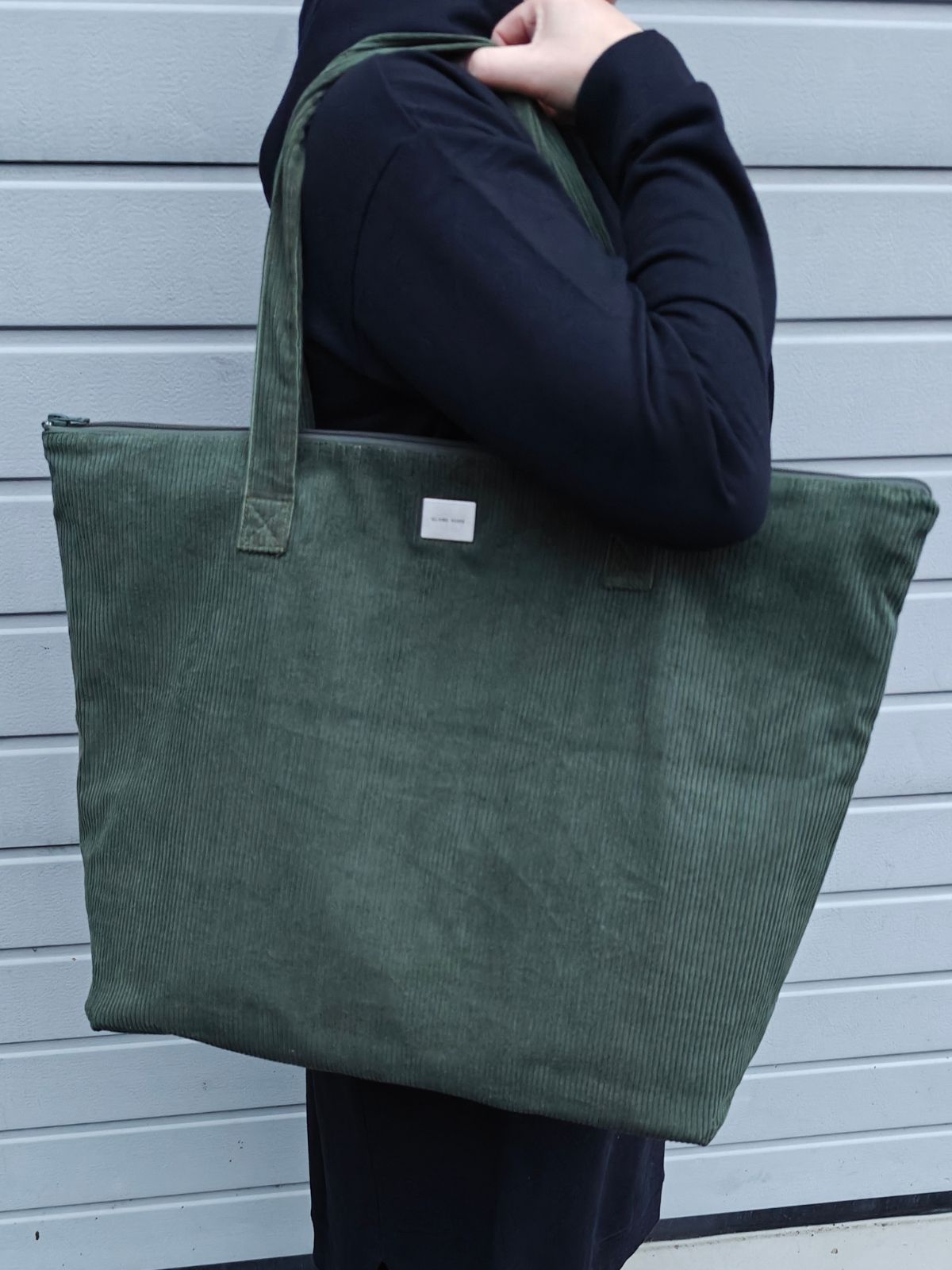 VIHMAISA kassi, oliivin vihreä