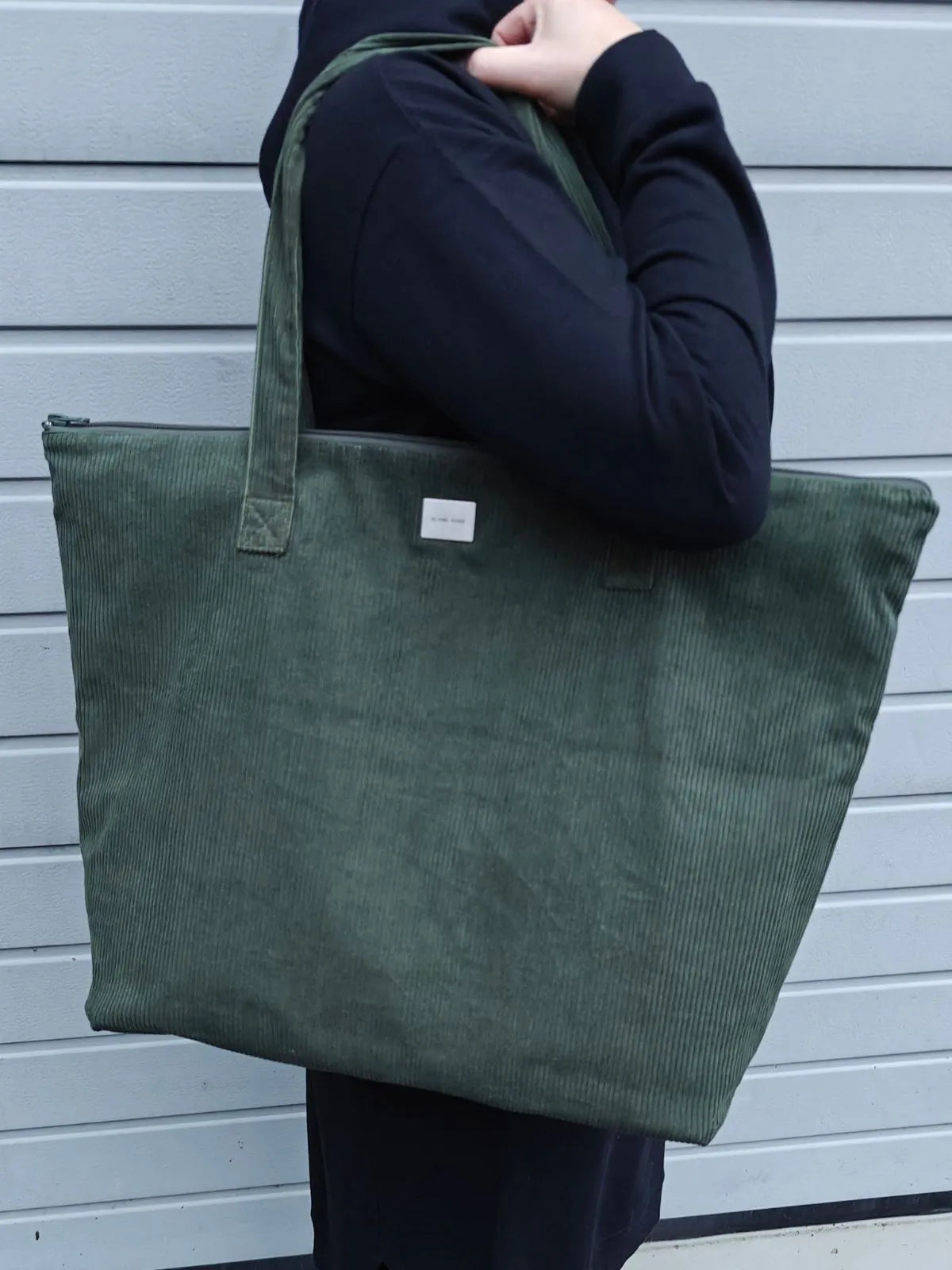 VIHMAISA kassi, oliivin vihreä